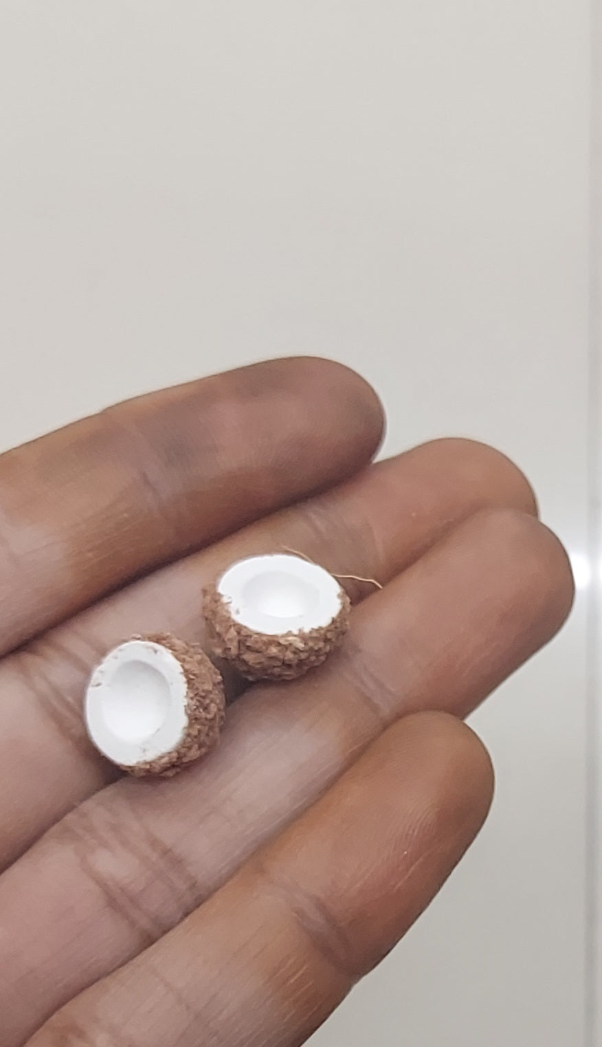 Coconut half per piece
