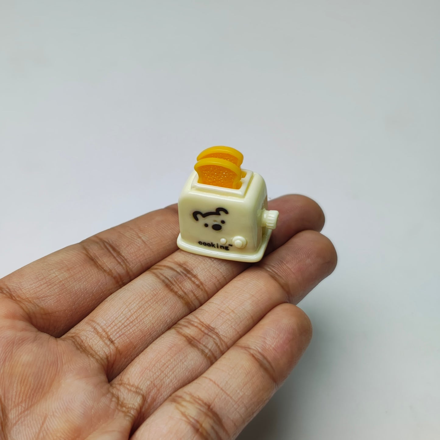 Bread toaster