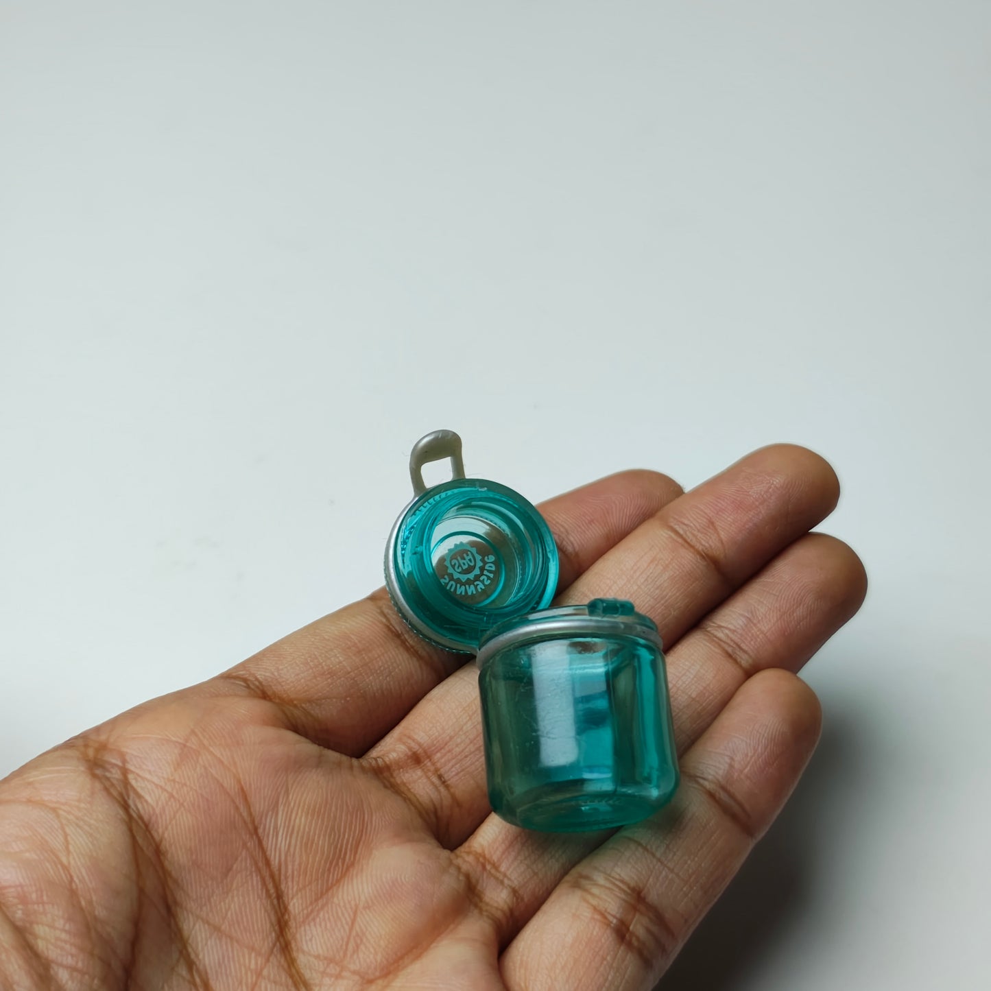 Miniature container