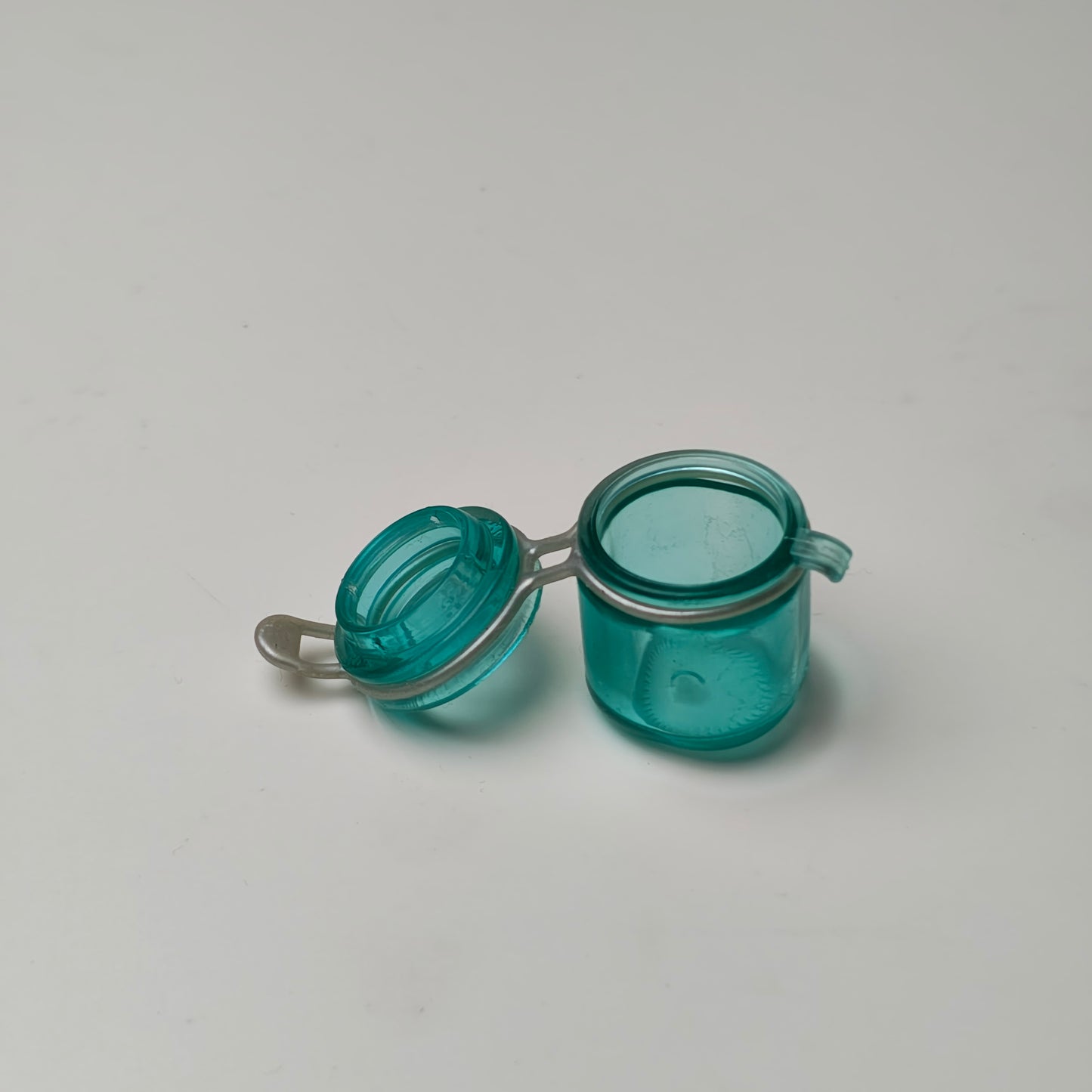 Miniature container