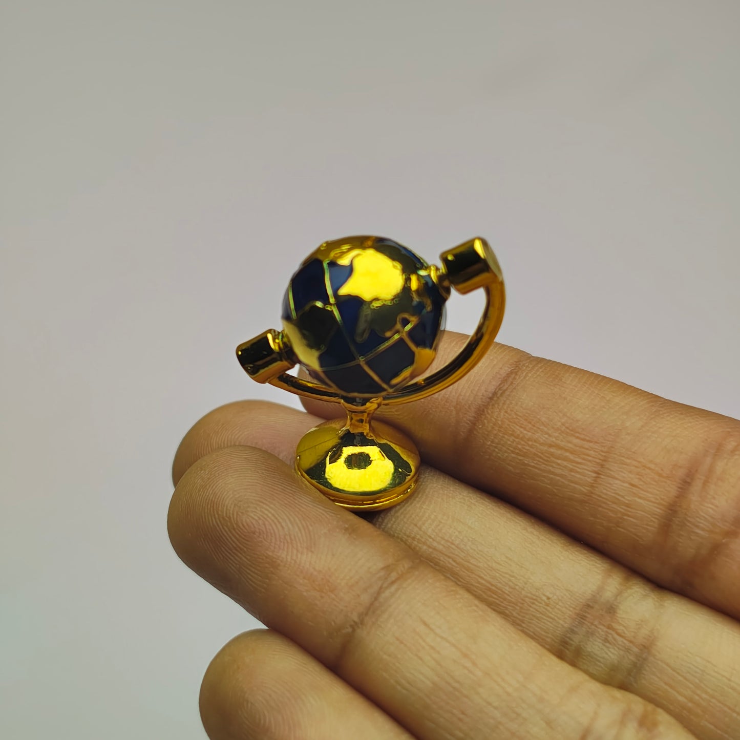Metal globe