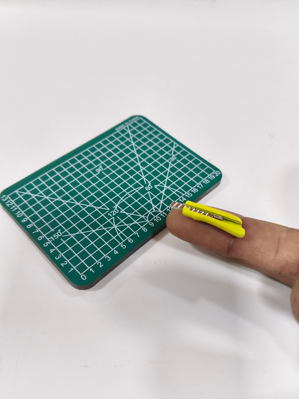 Cutting_Mat_with_Cutter_image_1