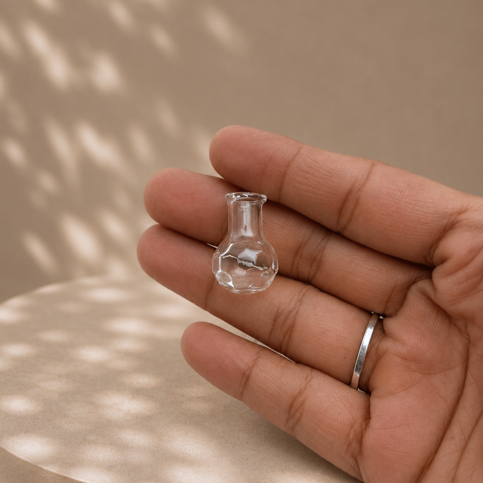 Glass_Faceted_Bud_Vase_image_1
