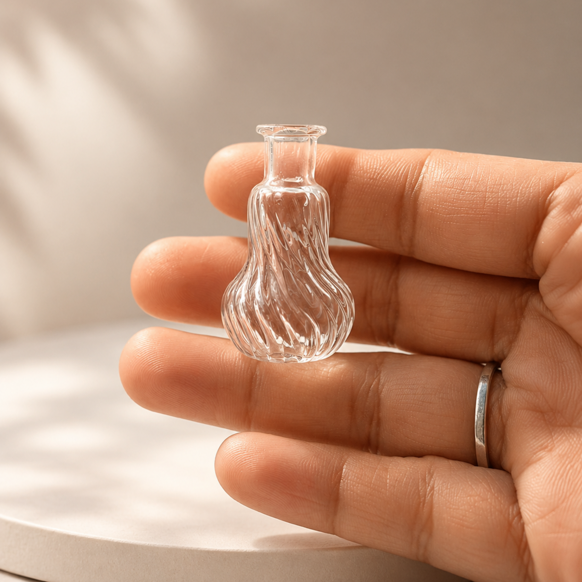 Glass_Twisted_Bottle_image_1