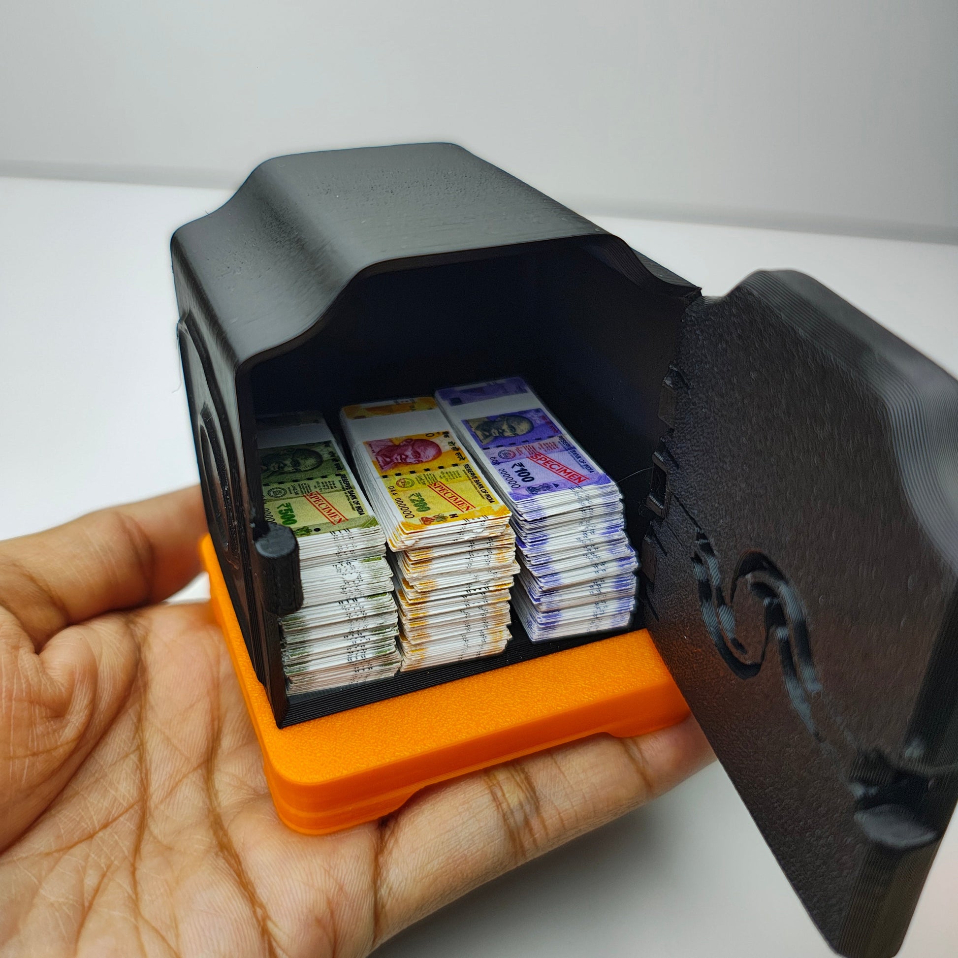 Locker_with_Cash_Bundle_image_1