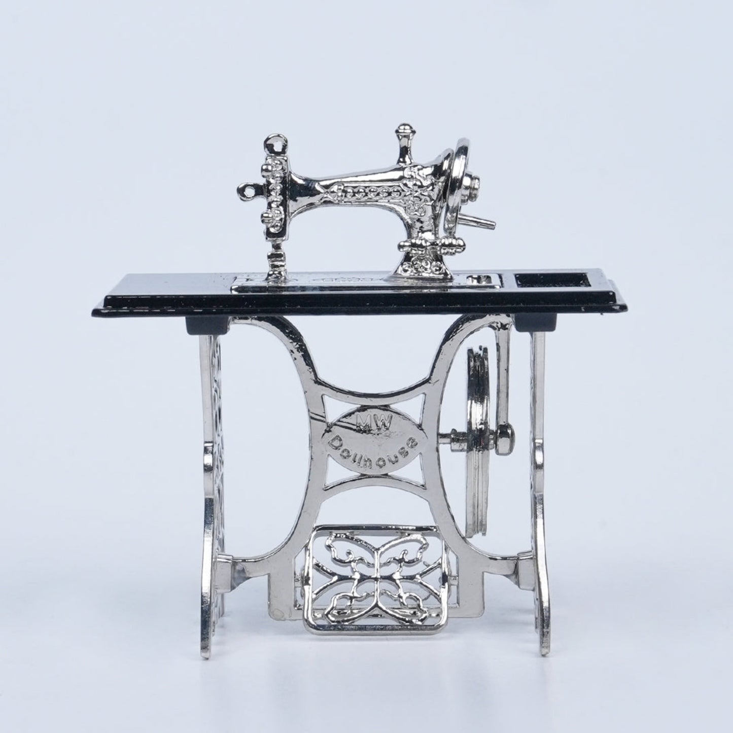 Metal_Sewing_Machine_image