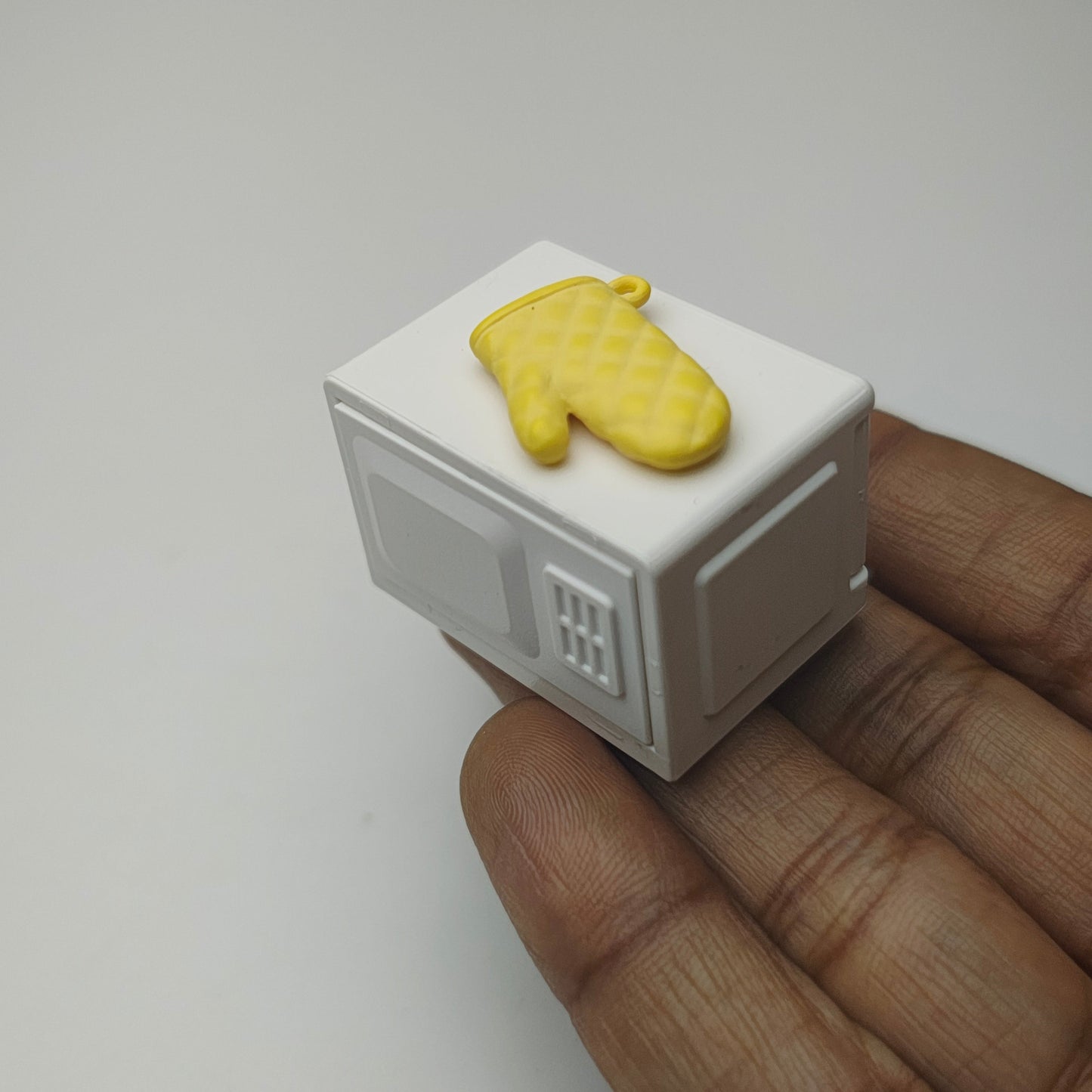 Microwave_with_Glove_image_2