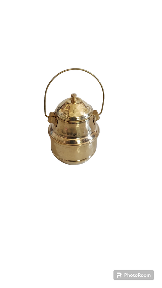 Brass oil can