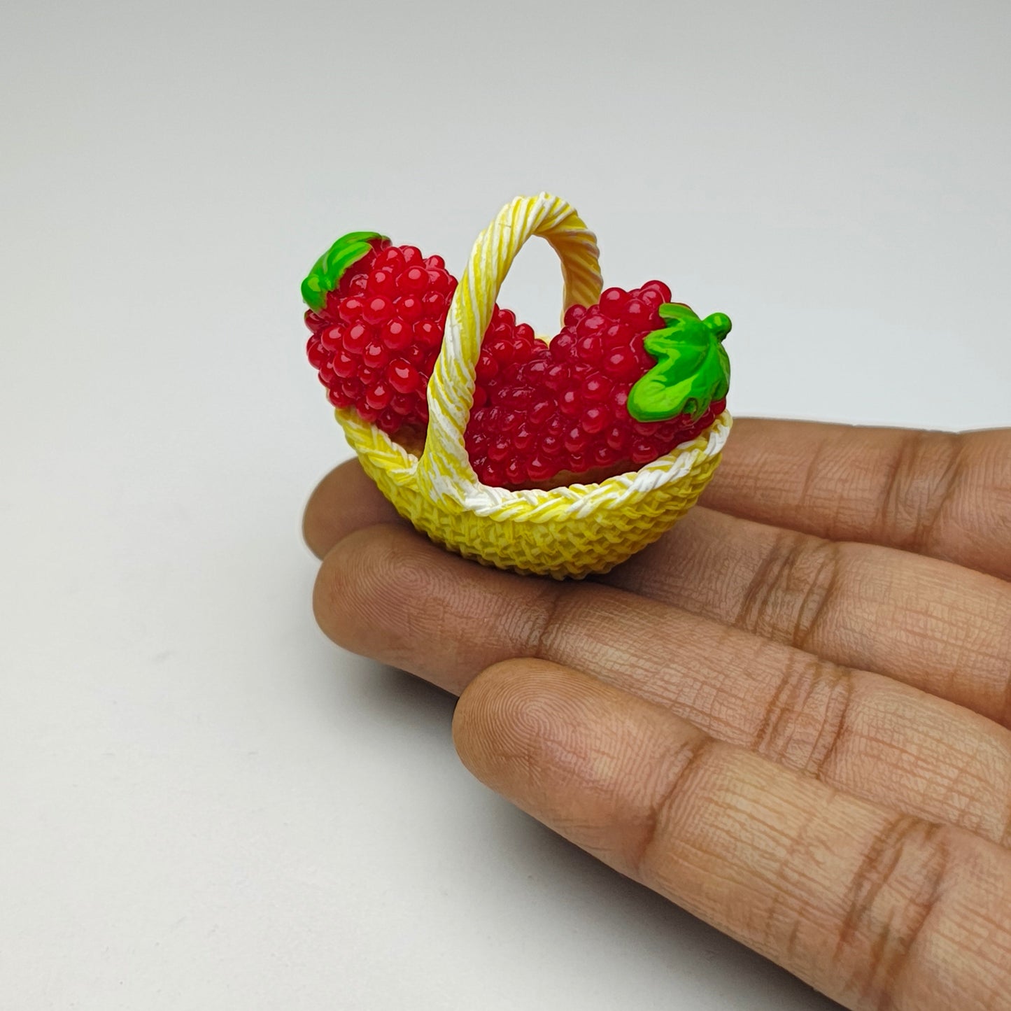Red_Grapes_Basket_image_1