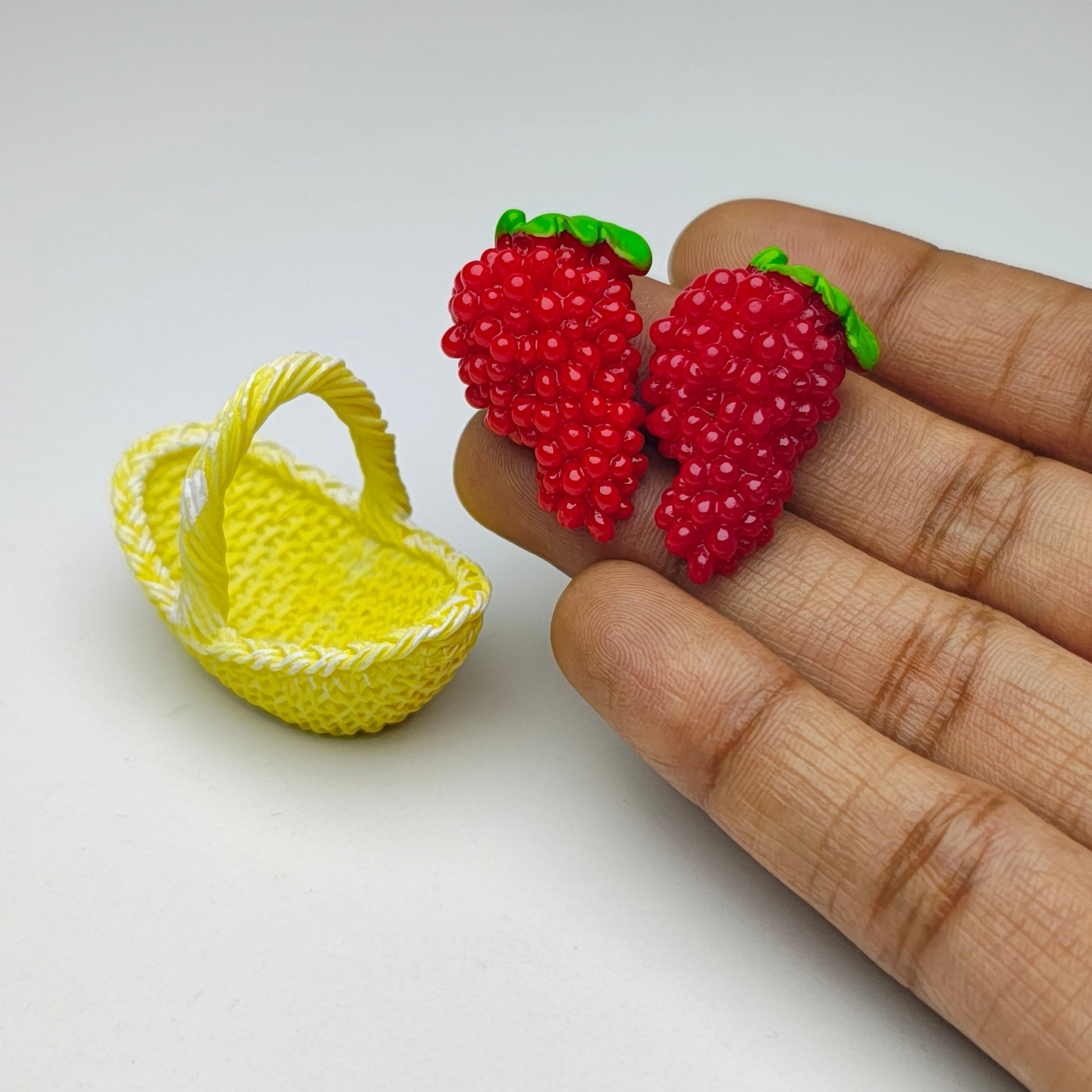 Red_Grapes_Basket_image_2