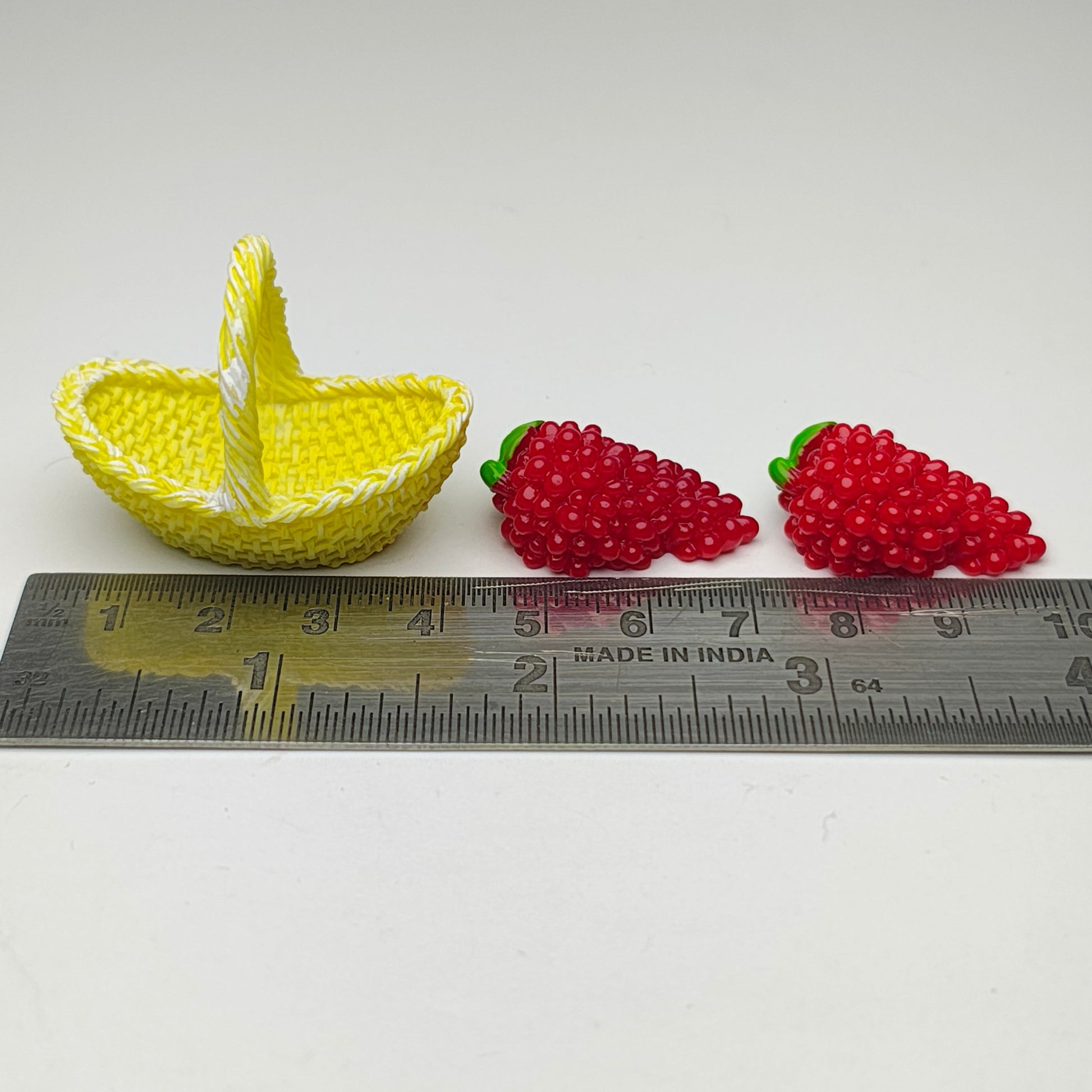 Red_Grapes_Basket_image_3