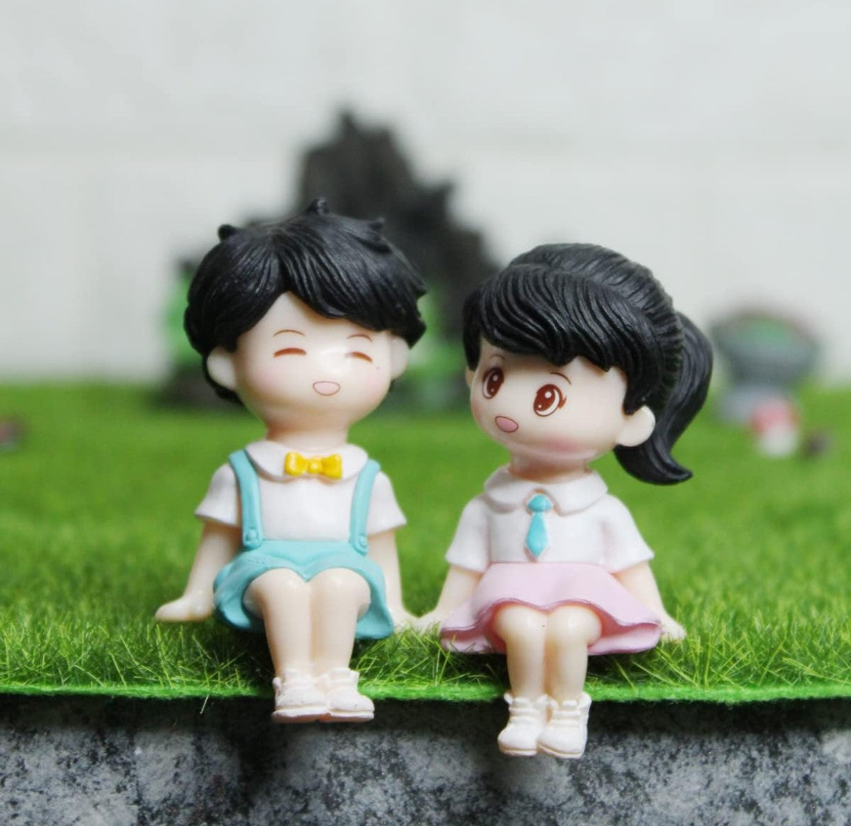 Relaxing_Couple_Figurine_image_1