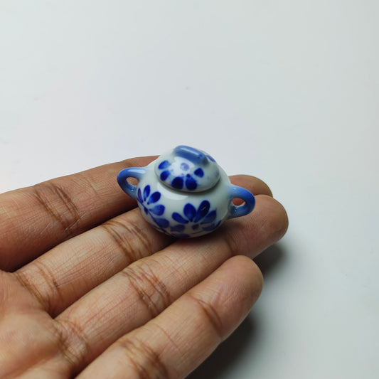 Blue floral kettle with lid