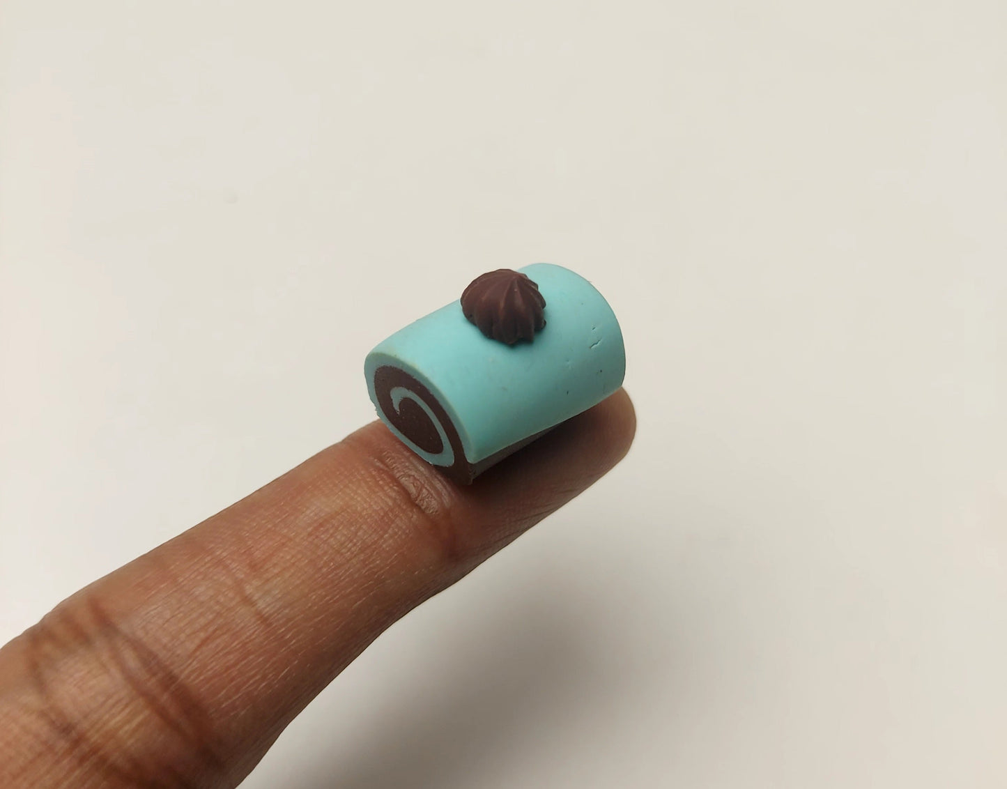 Roll cake